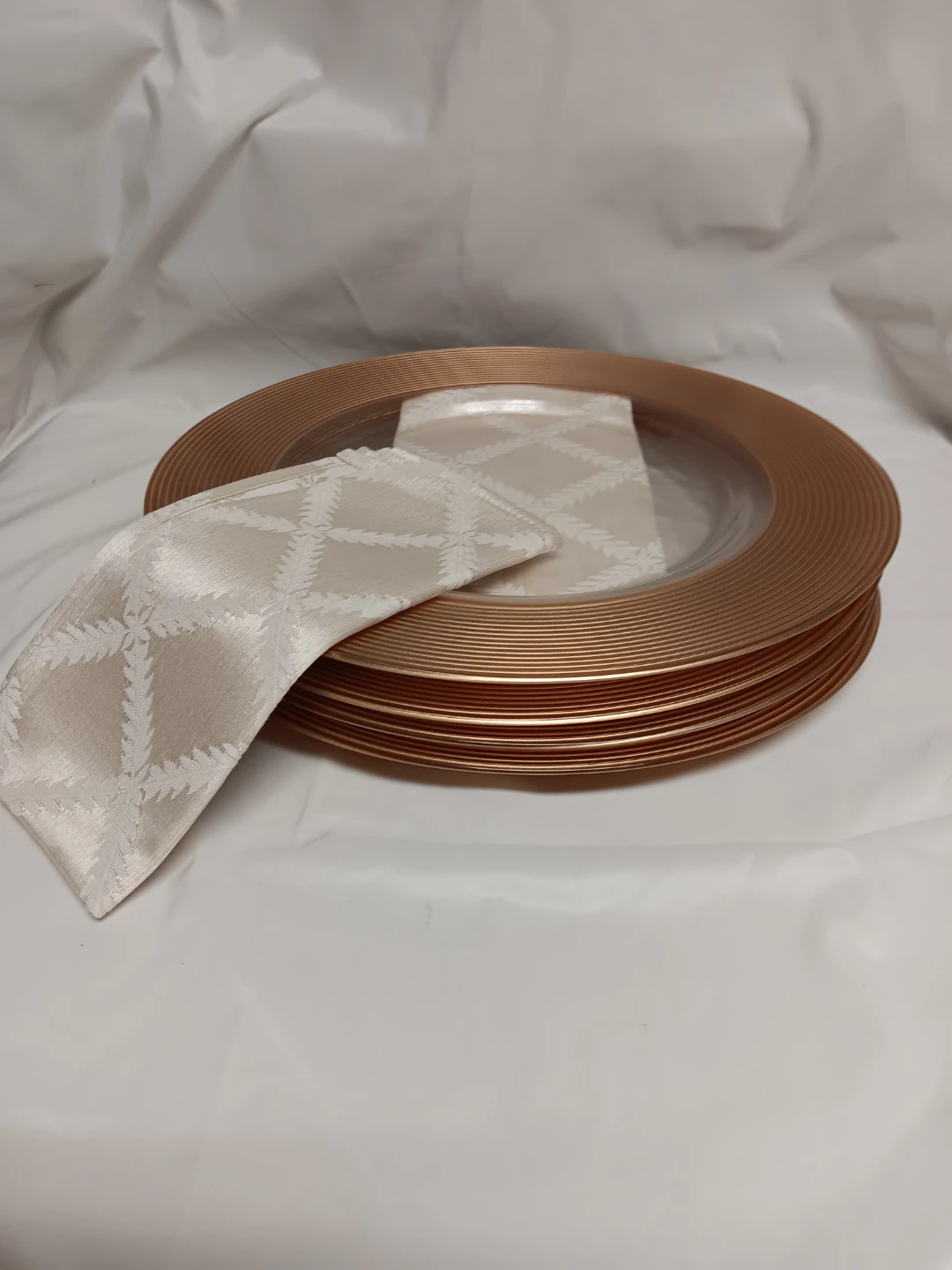 Set of 4 Rose Gold Charger Plates with Neutral Napkins - photo 3