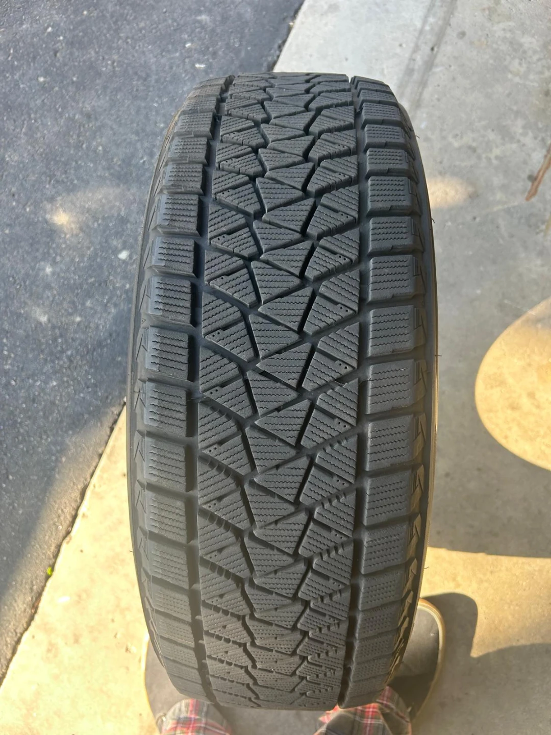 Bridgestone Blizzak Winter Tire 225/60R18 - photo 4