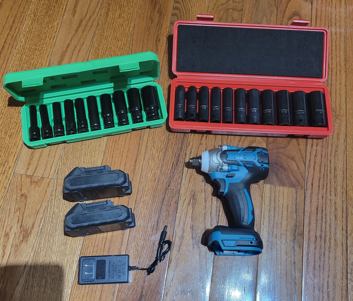 NEW Impact Wrench w/2 Socket sets (SAE & Metric)