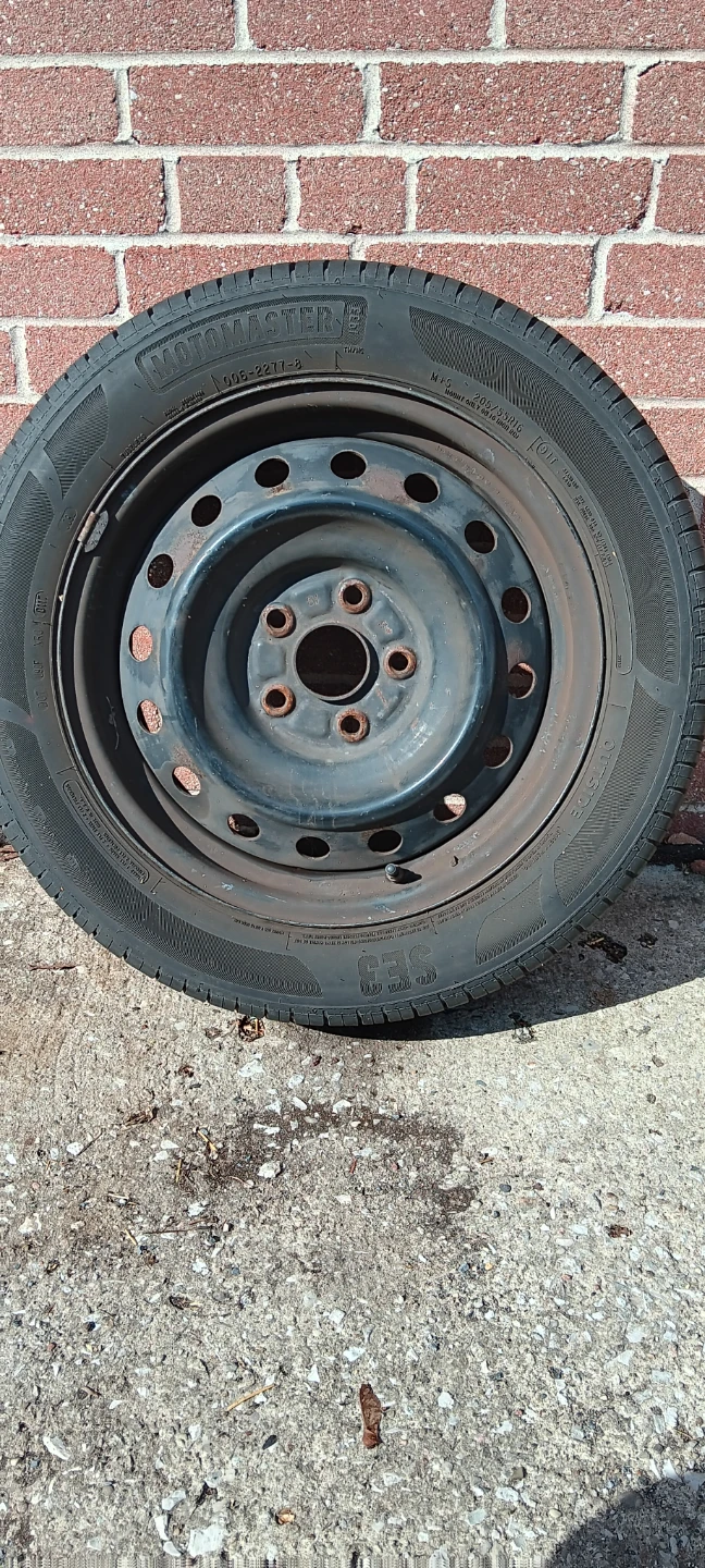 Motomaster Tire 205/55R16 (4 tires available)