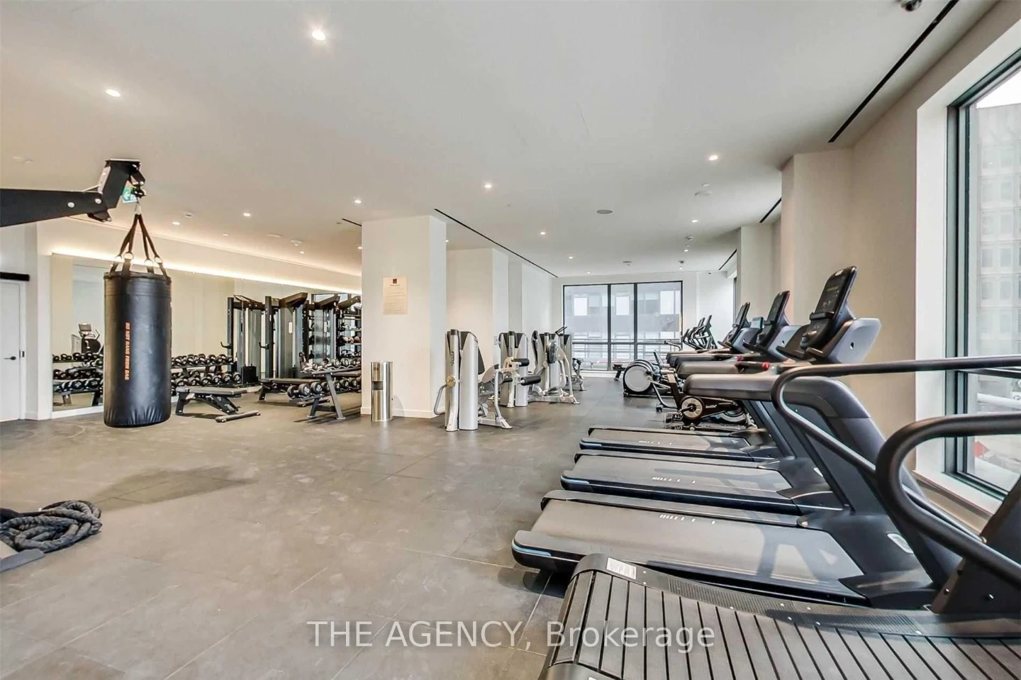 Luxury Condo for Rent 39 Roehampton Ave - photo 2