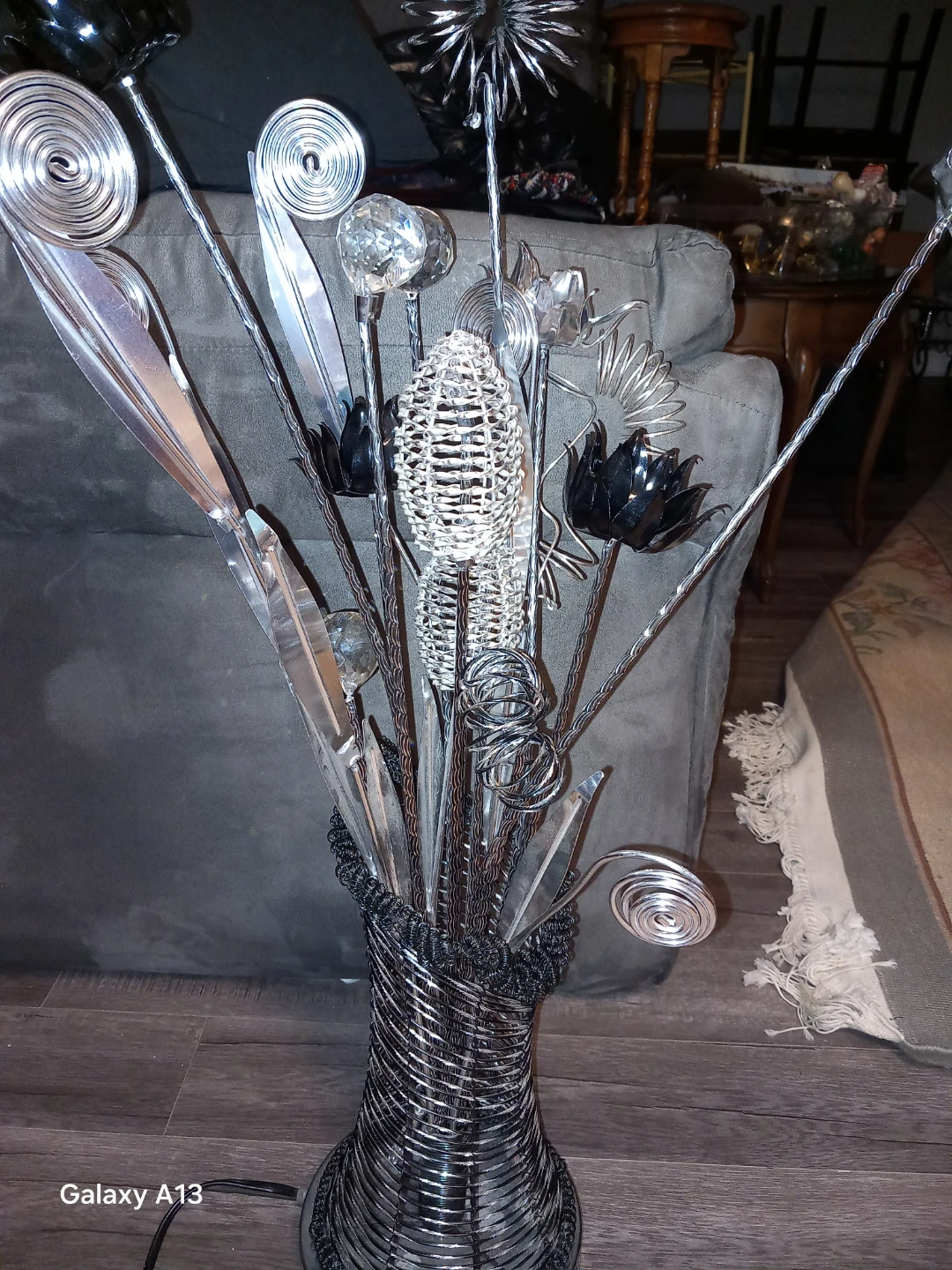 Silver Metal Flower Sculpture Table Lamp - photo 2