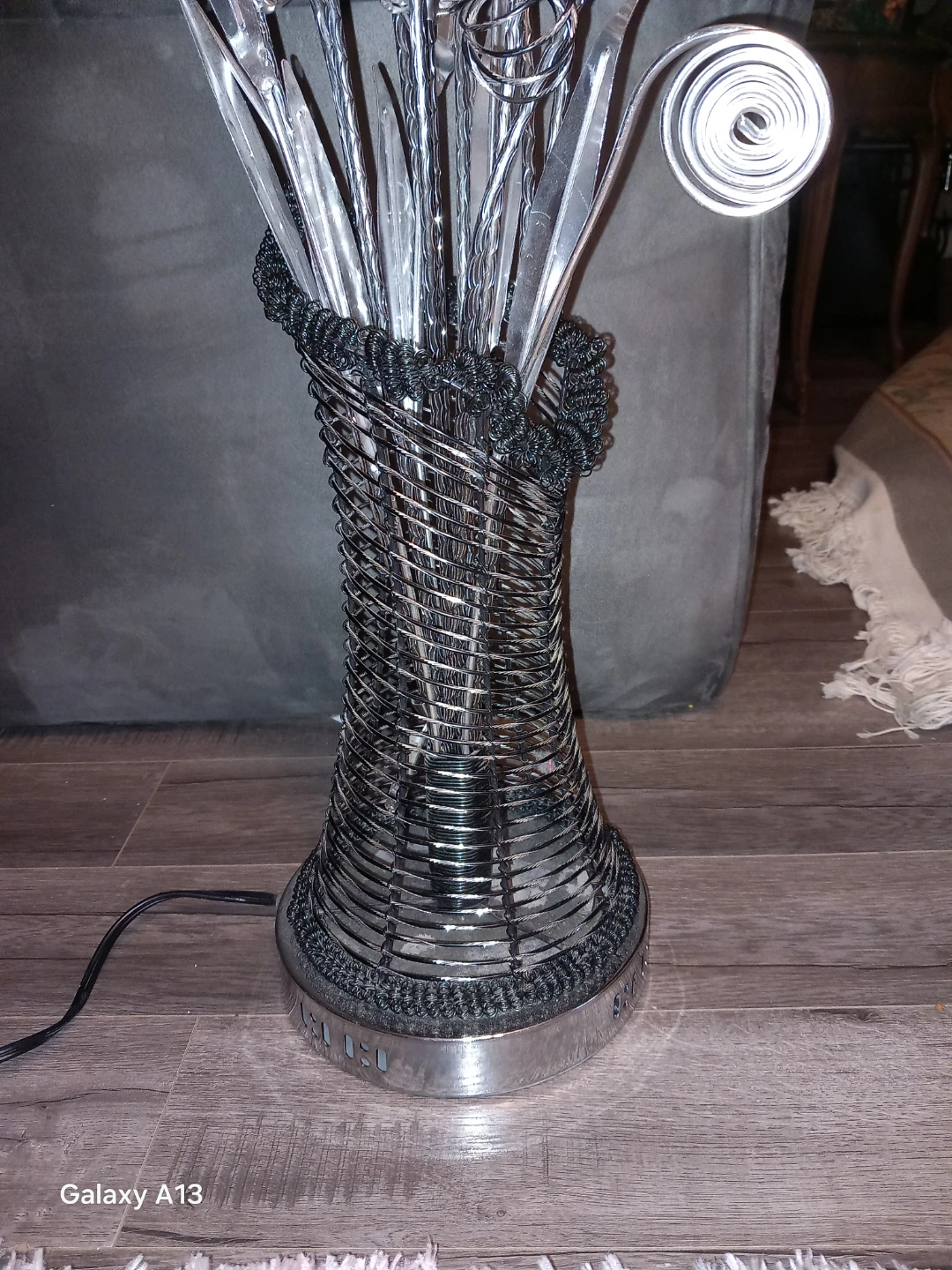 Silver Metal Flower Sculpture Table Lamp - photo 3