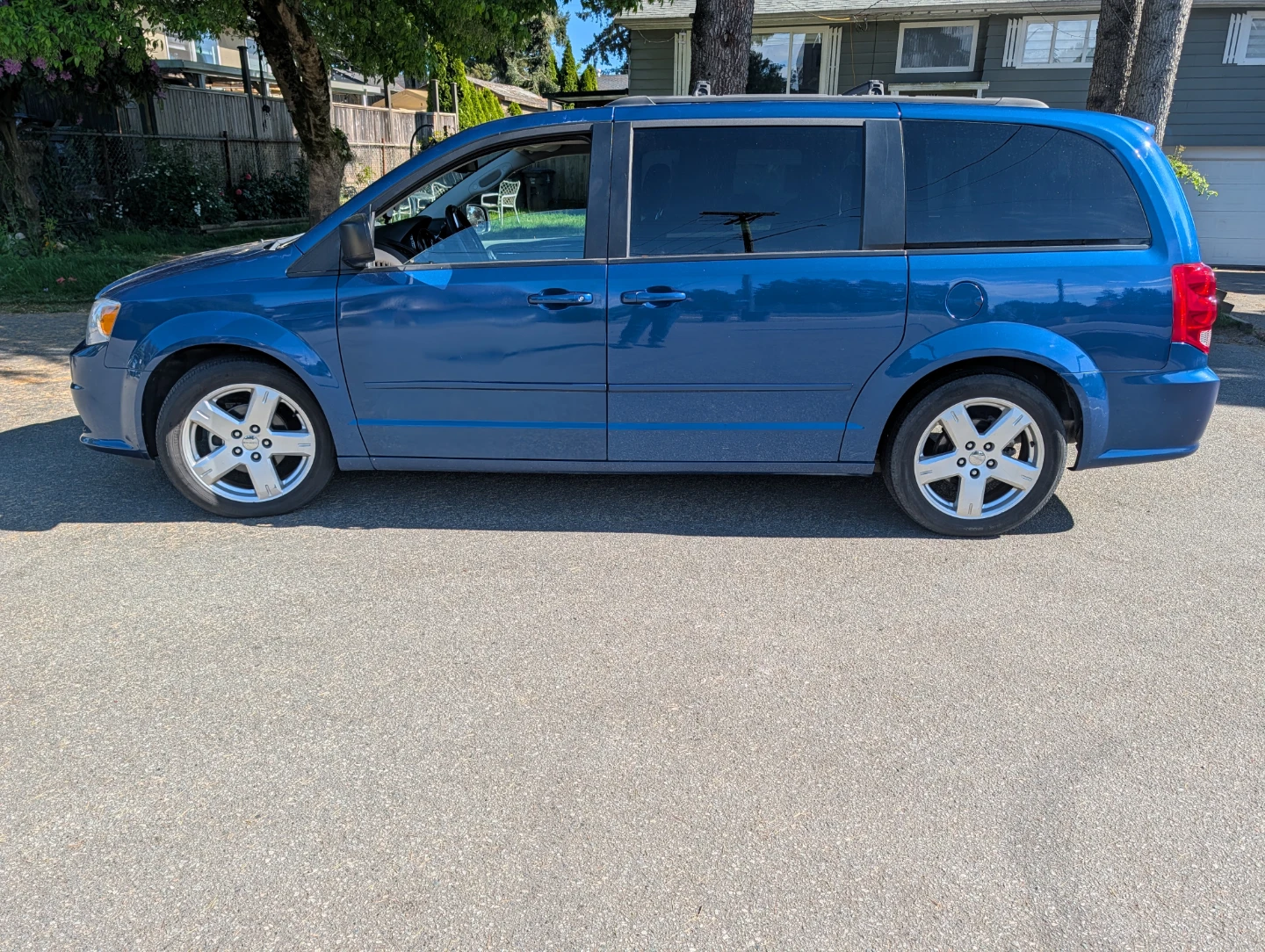 2011 Dodge Grand caravan sxt - photo 4