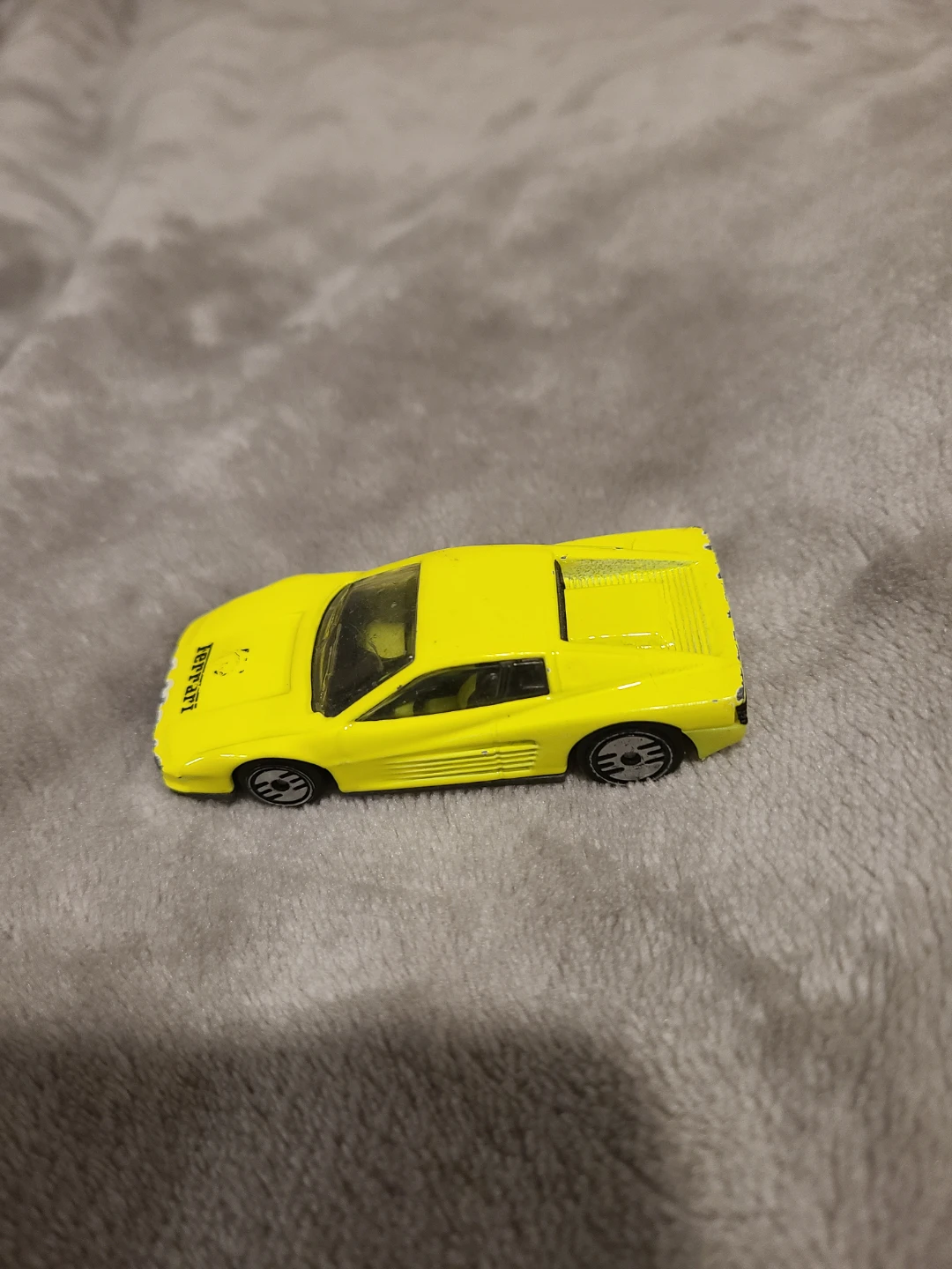 1986 Hot Wheels Neon  Yellow Ferrari - photo 3