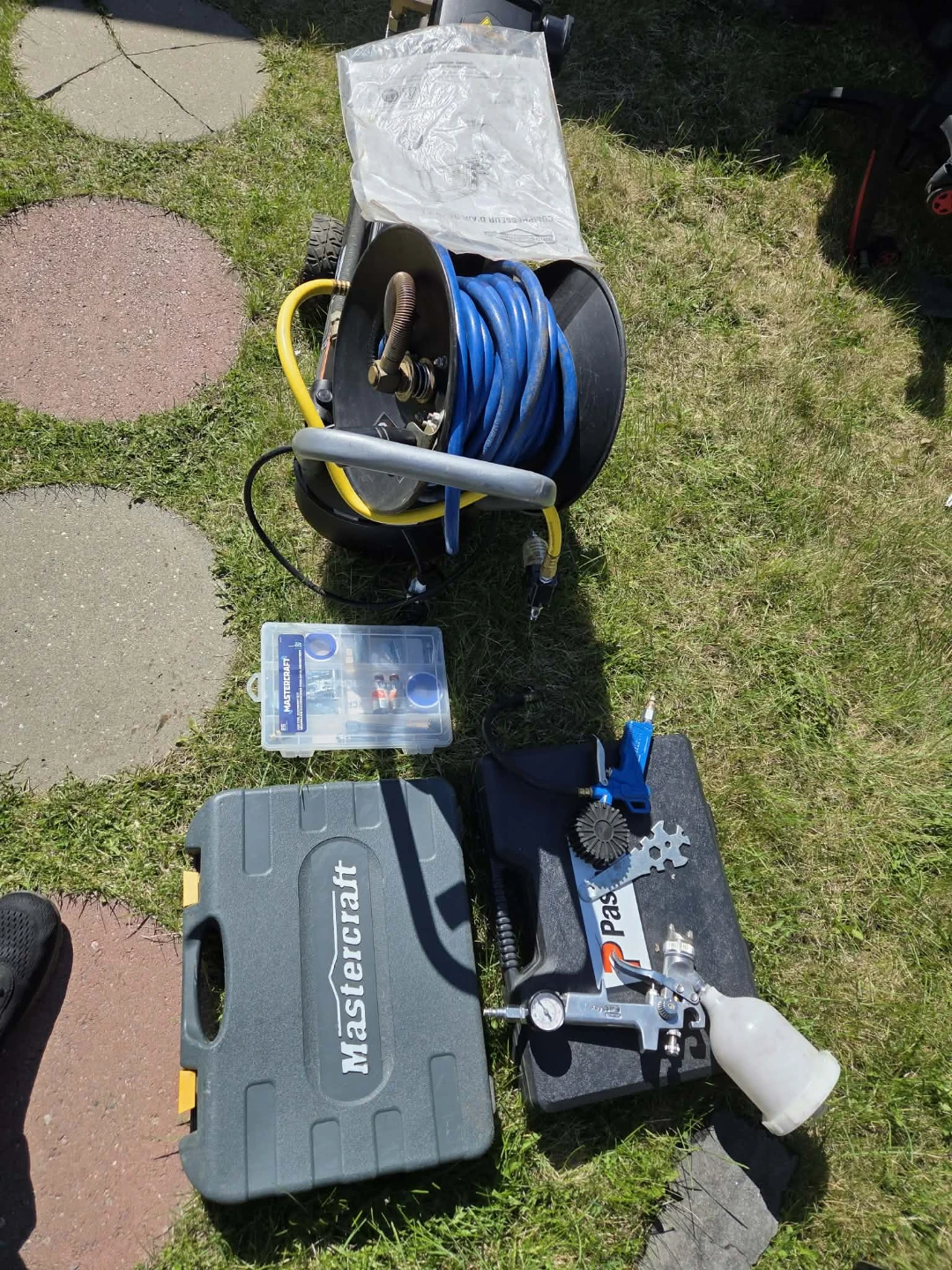 Briggs & Stratton 8 Gallon Air Compressor with Tool Kit