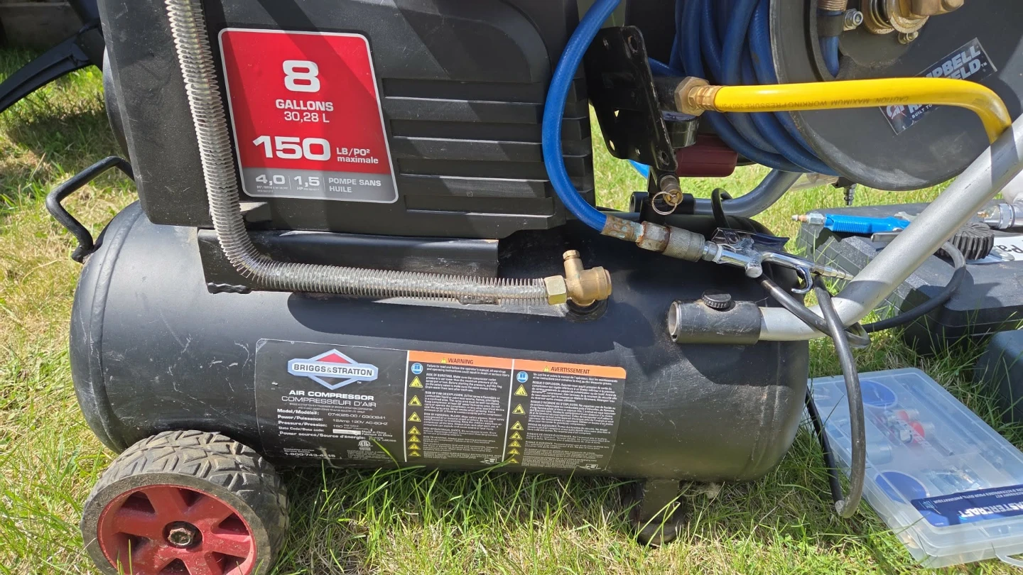 Briggs & Stratton 8 Gallon Air Compressor with Tool Kit - photo 2