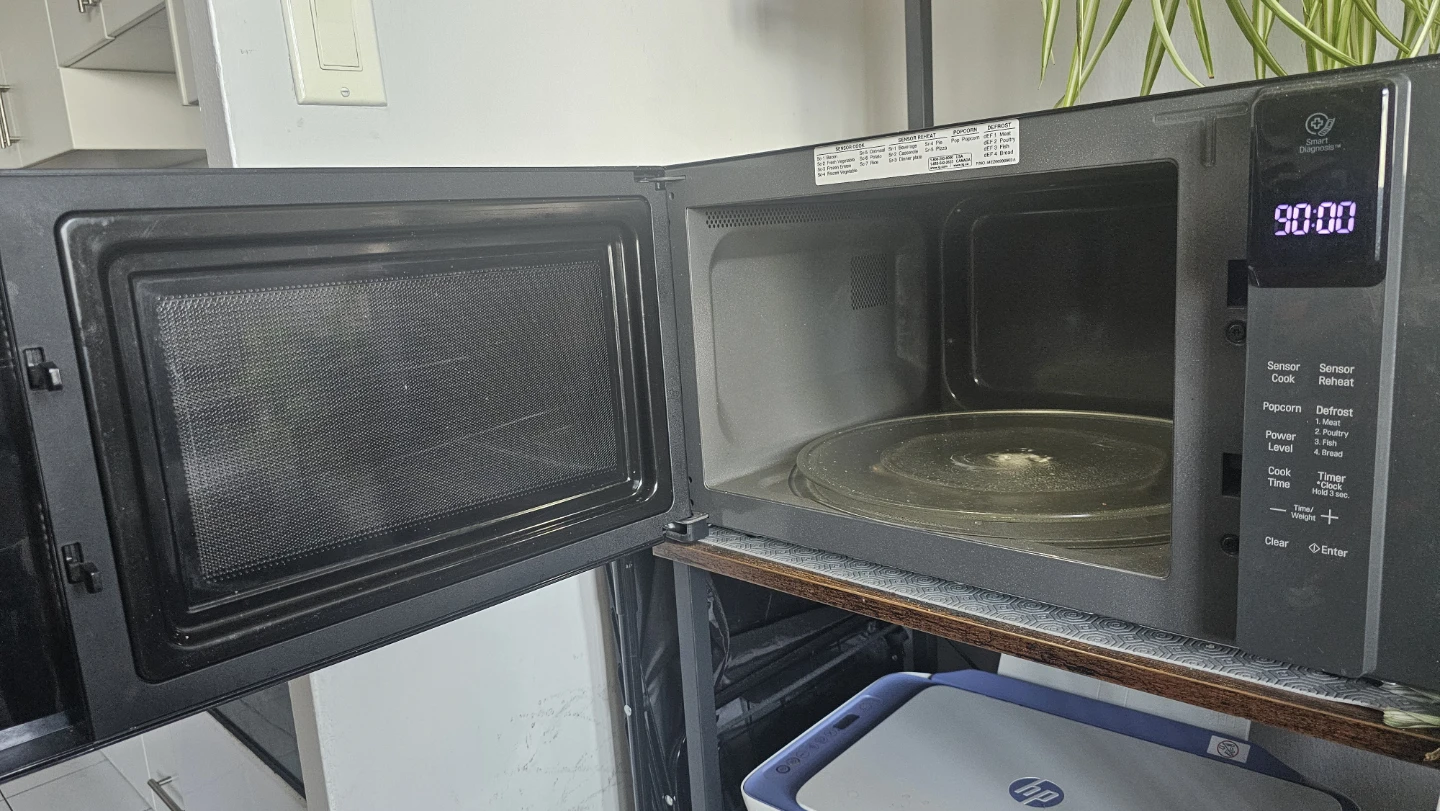 LG smart Inverter magnetron Microwave in good condition