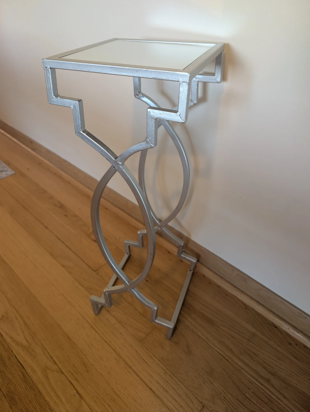 Cute small side table - photo 3