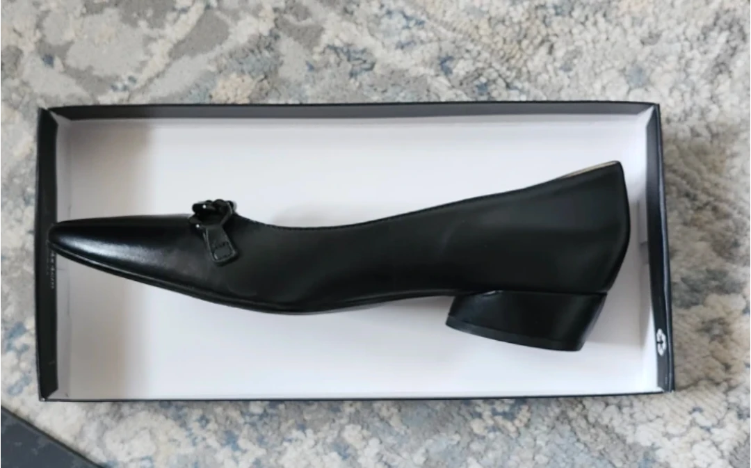 Black leather size 8 flats - photo 3