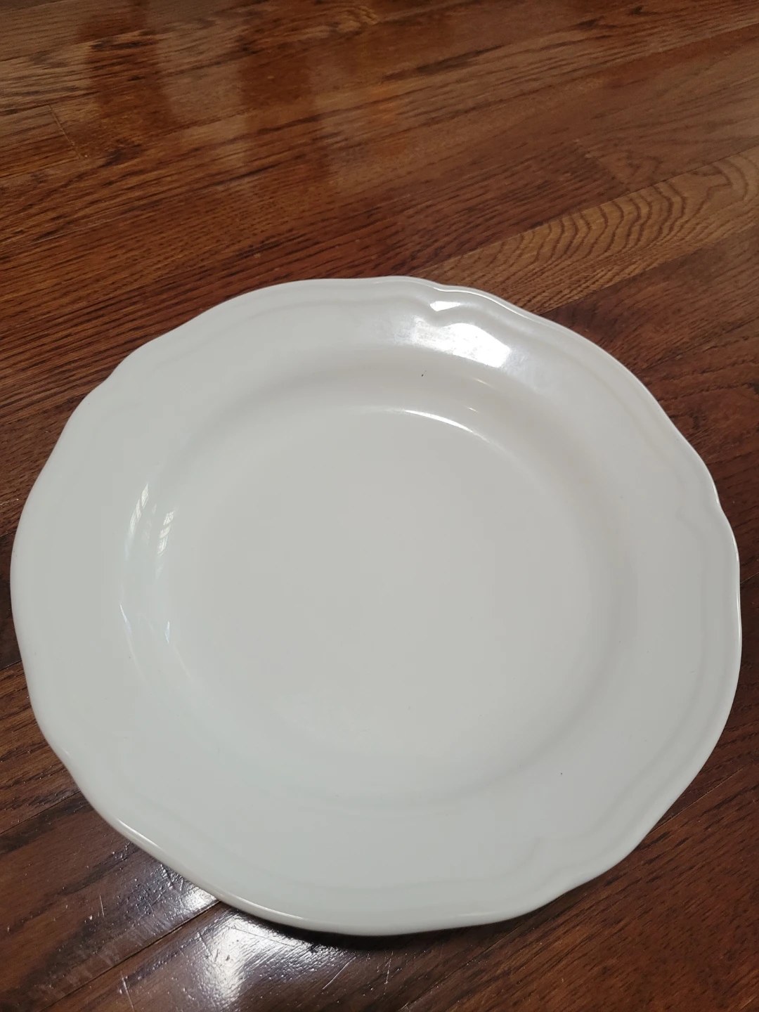 White Dinner Plates and Red Appetizer Bowls Set - photo 3