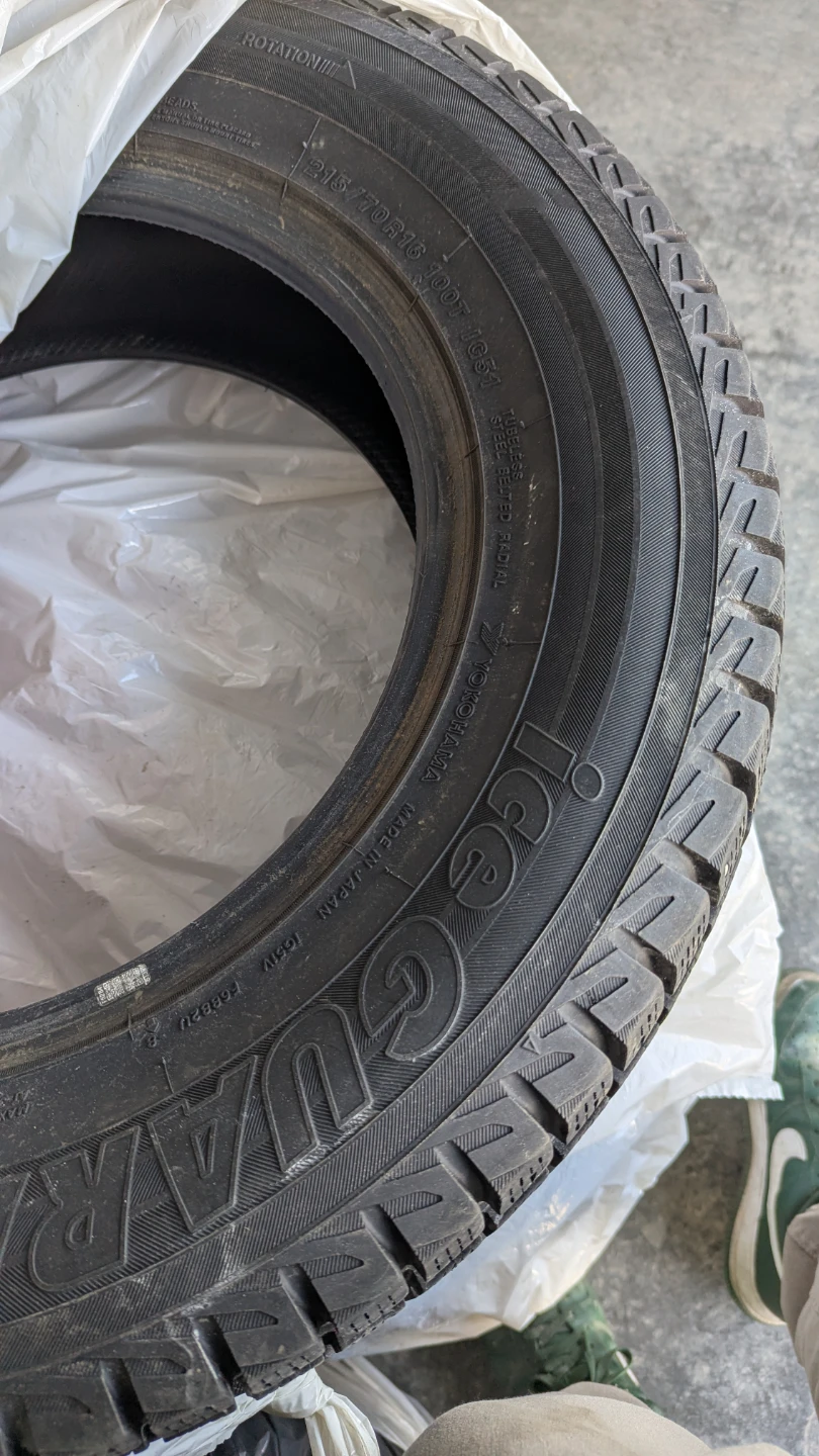 Yokohama Ice Guard Winter Tire 215/70R16 100T