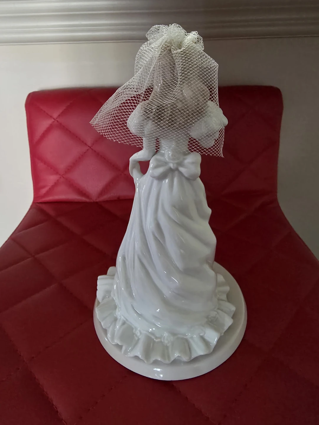White Ceramic Bride Figurine with Veil and Bouquet - photo 4