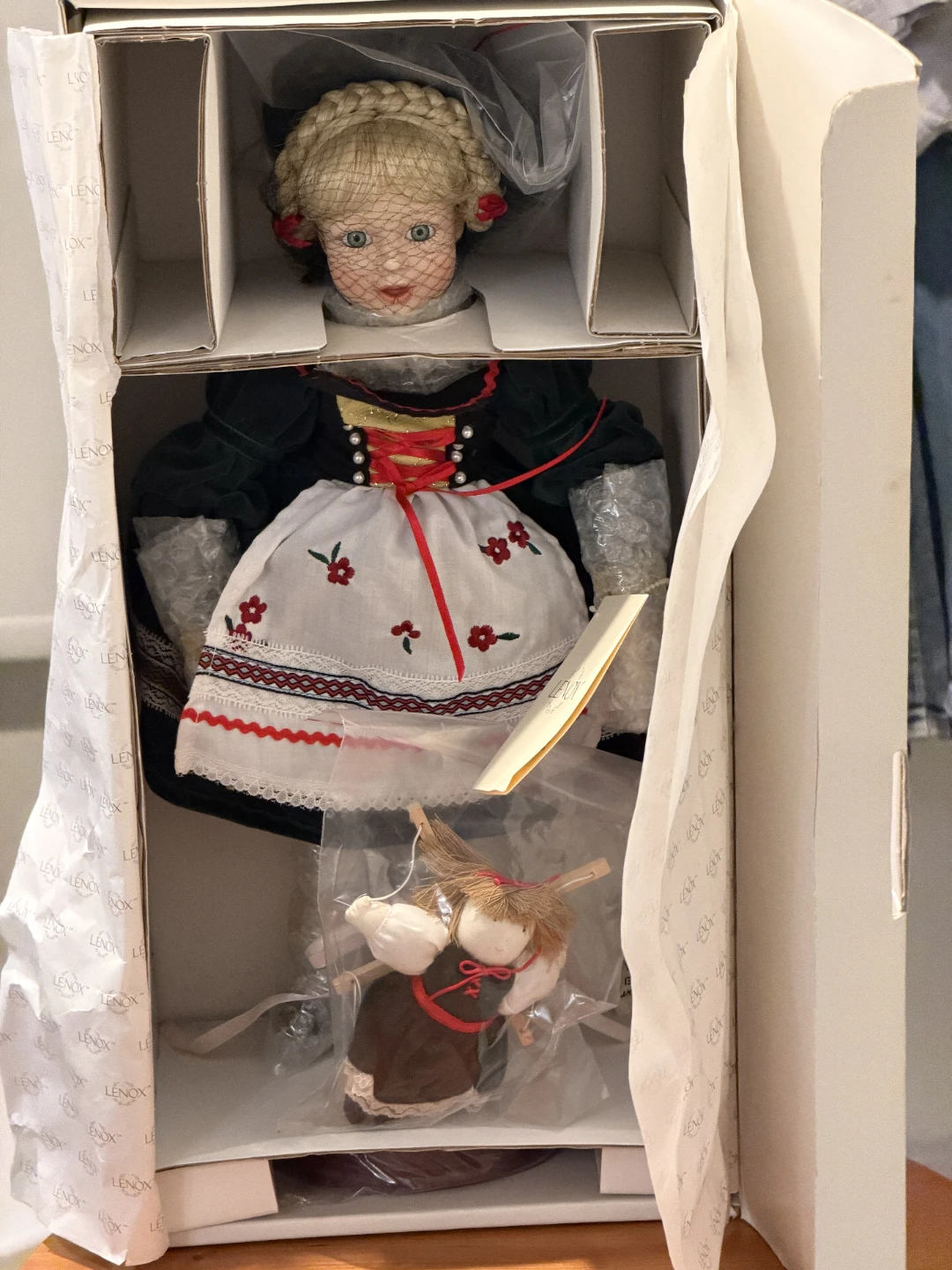 Lenox "Gretchen" Collectible Porcelain Doll with Companion Doll - photo 3