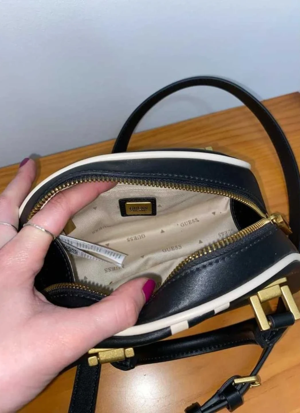 Brand New Guess mini bowling bag - photo 4