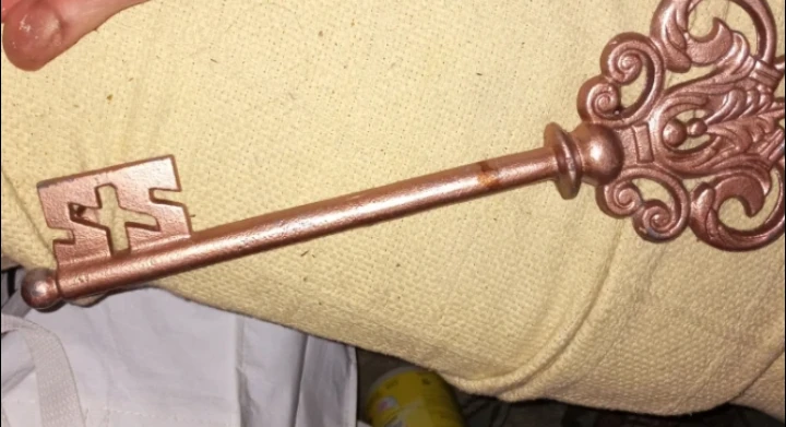 Decorative Copper-Coloured Ornate Key - photo 2