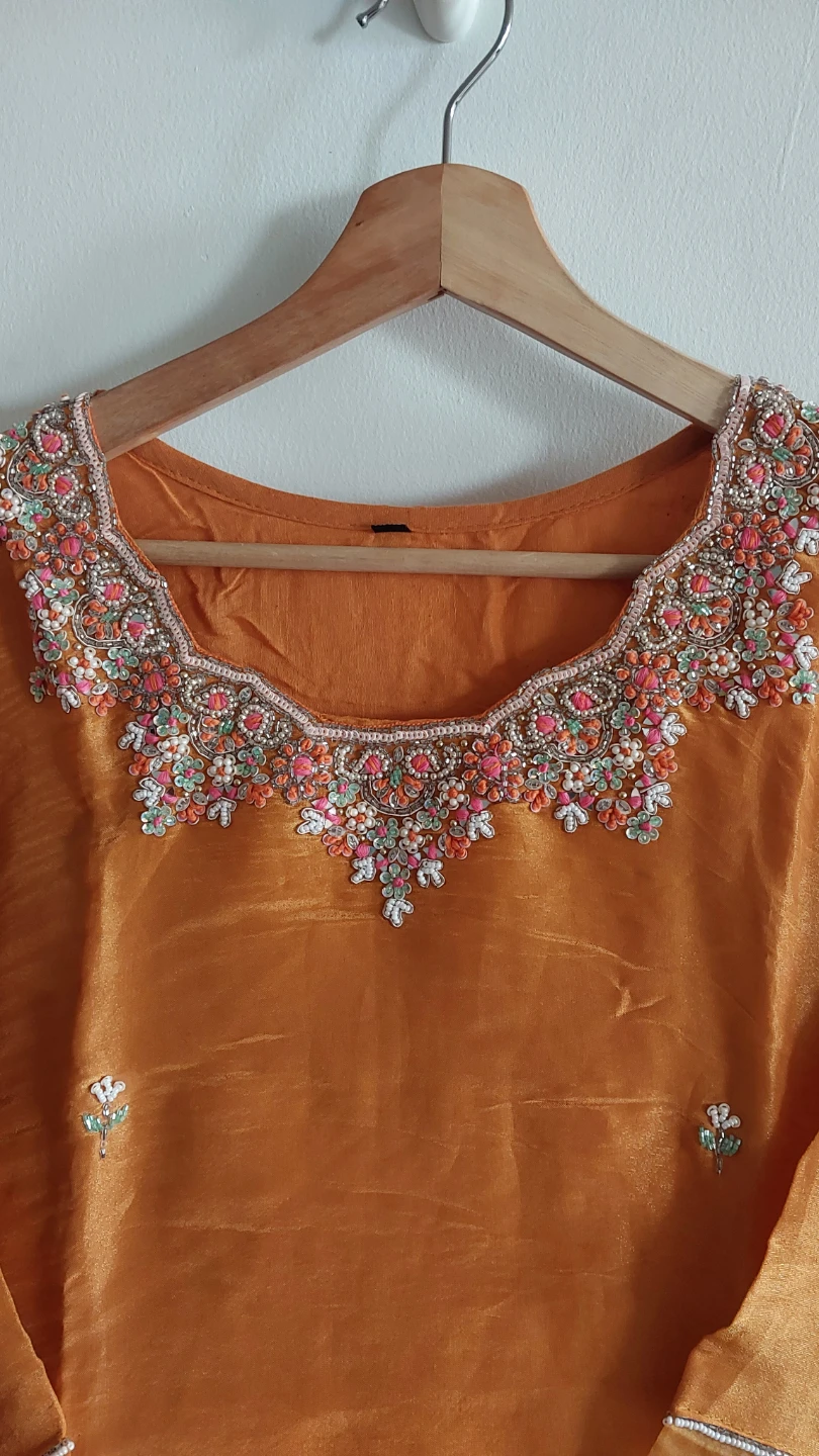 BRAND NEW shimmer fabric, this three-piece ensemble - photo 3