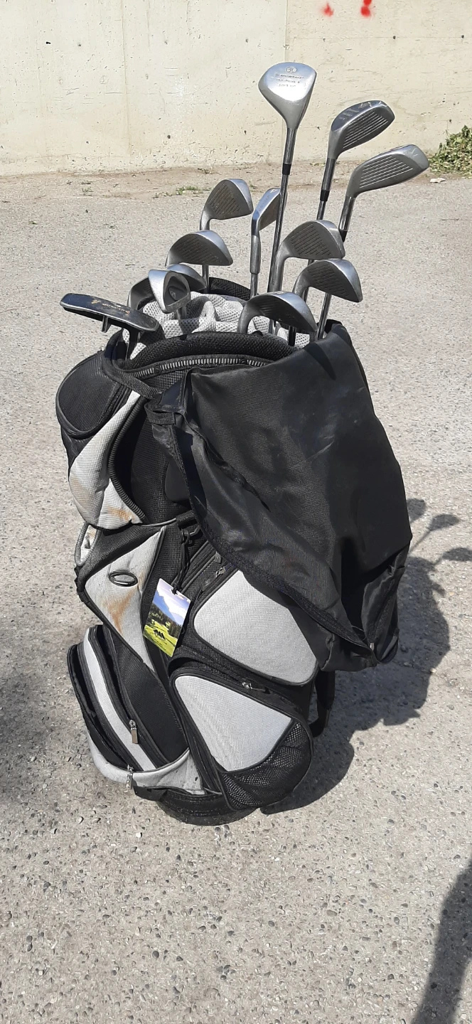 Complete Set Of Men's Right Handed Dunlop Golf Clubs