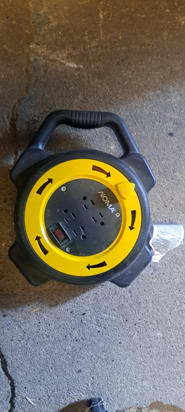 NOMA Retractable Extension Cord Reel - photo 2