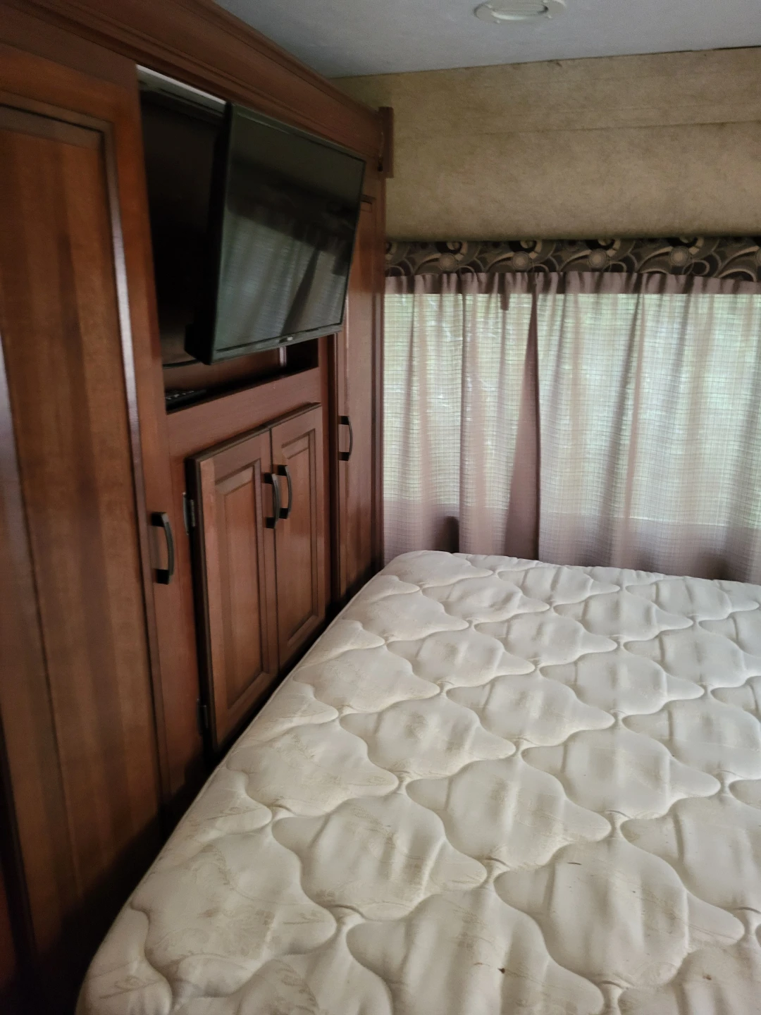 RV/Camper Interior - photo 3