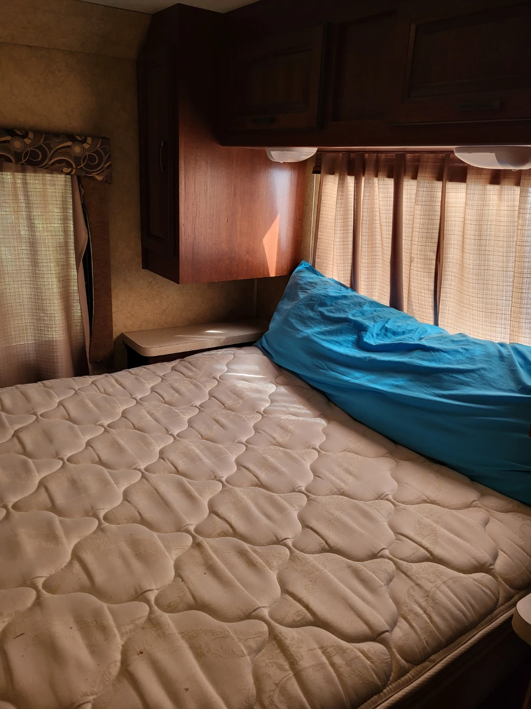 RV/Camper Interior - photo 4