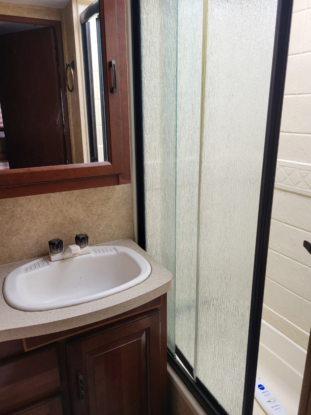 RV/Camper Interior - photo 5