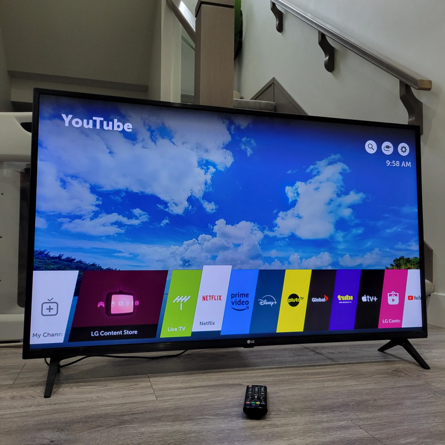 43" LG 4K UHD SMART TV