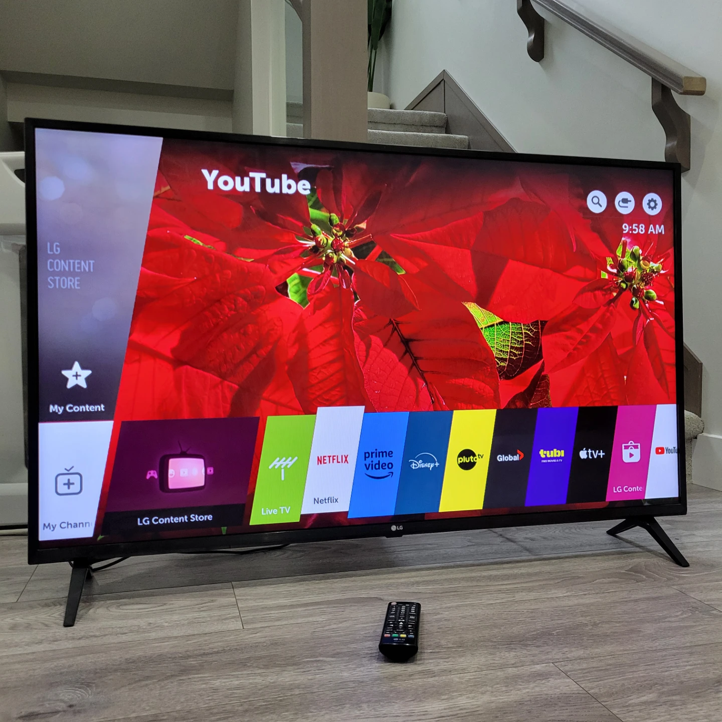 43" LG 4K UHD SMART TV - photo 2