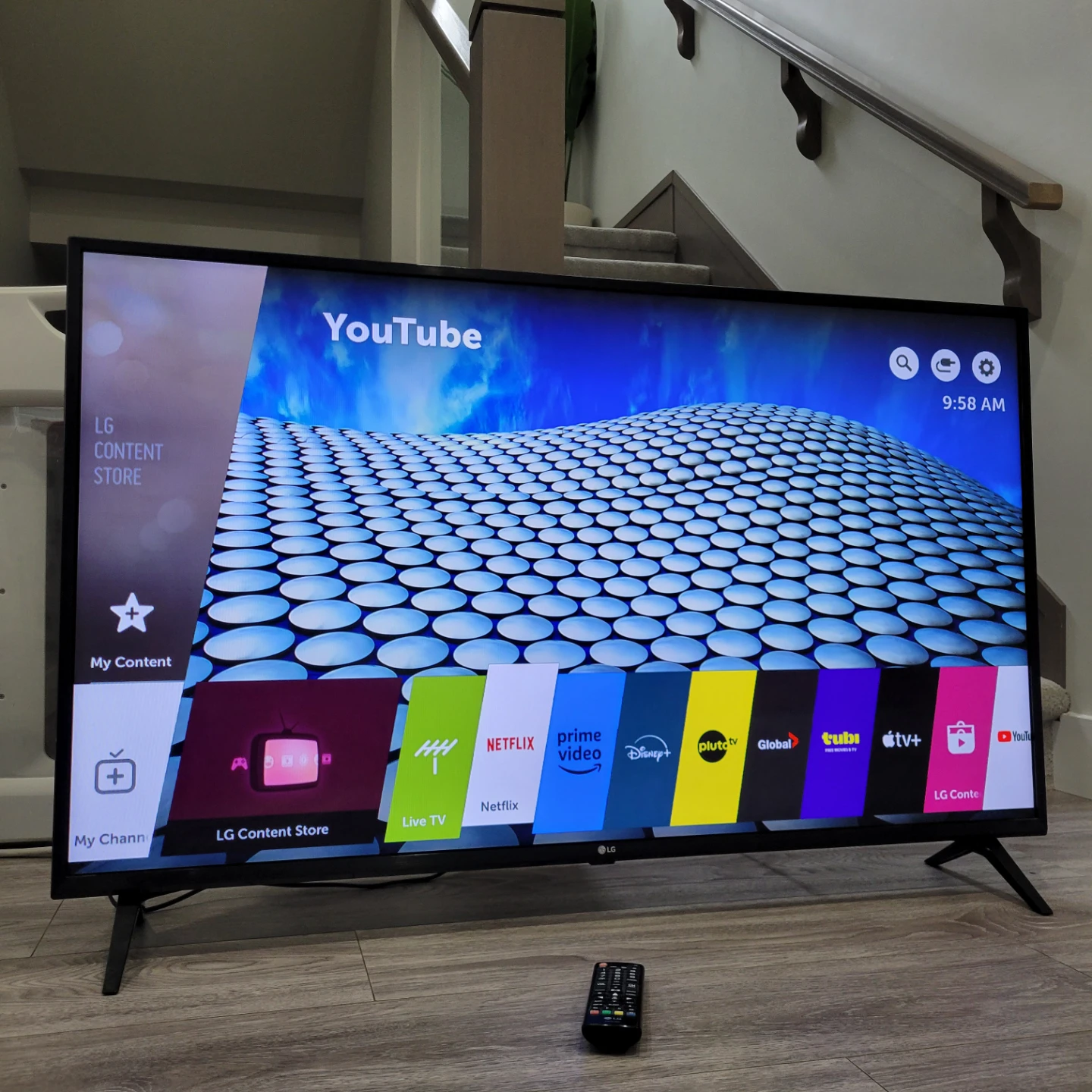 43" LG 4K UHD SMART TV - photo 3