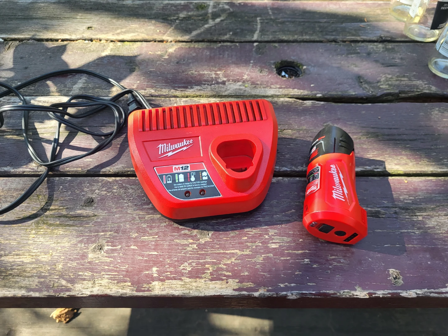 Milwaukee M12 Red Lithium Battery Charger - photo 2
