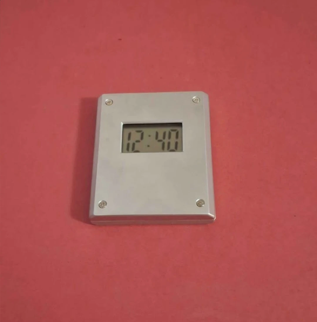 Small Clock with Time and Date - photo 3