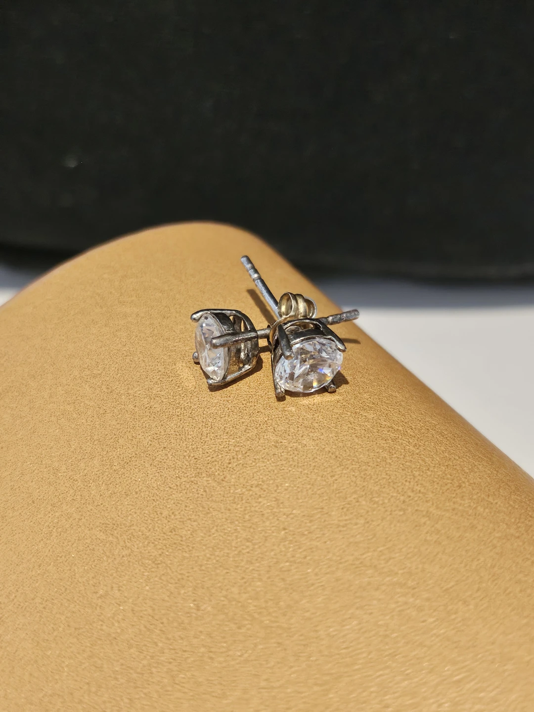 Pair of Stud Earrings - photo 3