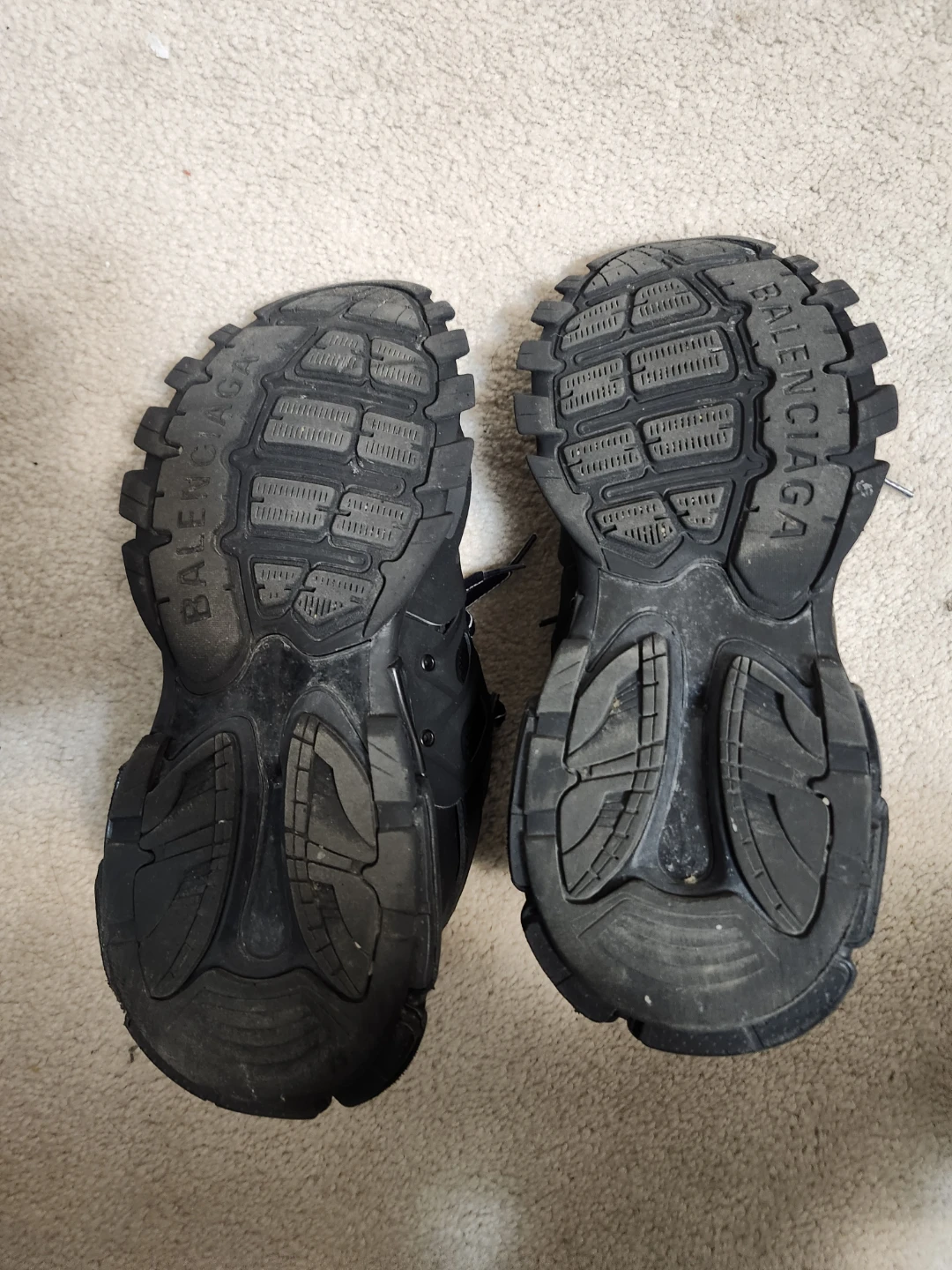 Balenciaga trackrunners ($300) - photo 4