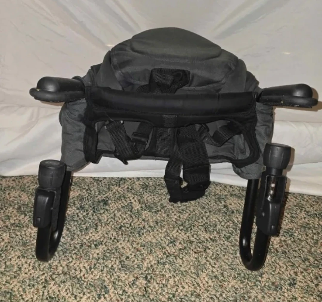 Guzzi+Guss Portable High Chair - photo 2