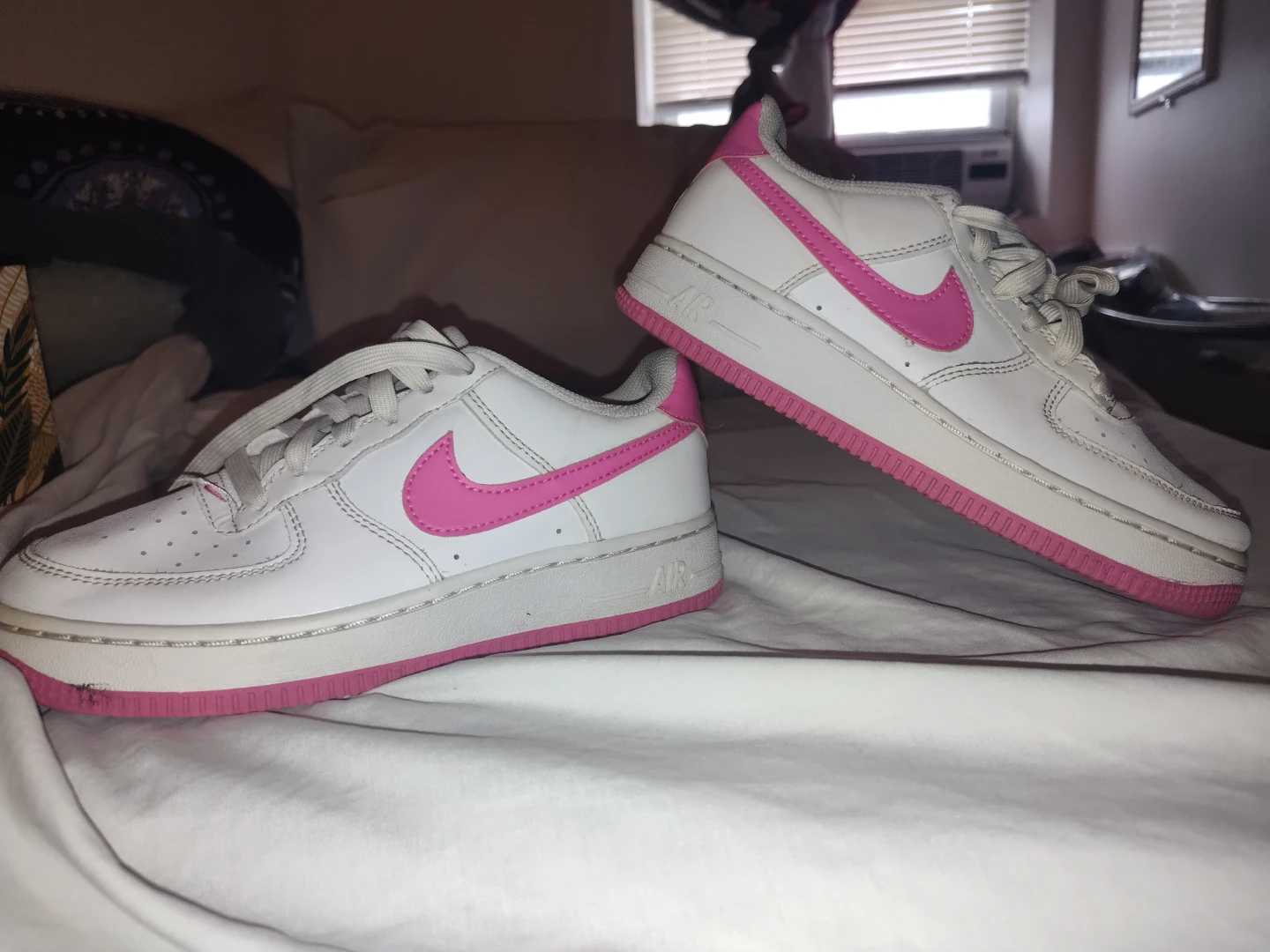 Nike Air Force 1 White/Pink Sneakers