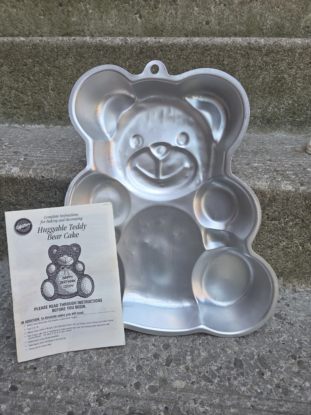 Wilton Huggable Teddy Bear Cake Pan with Instructions