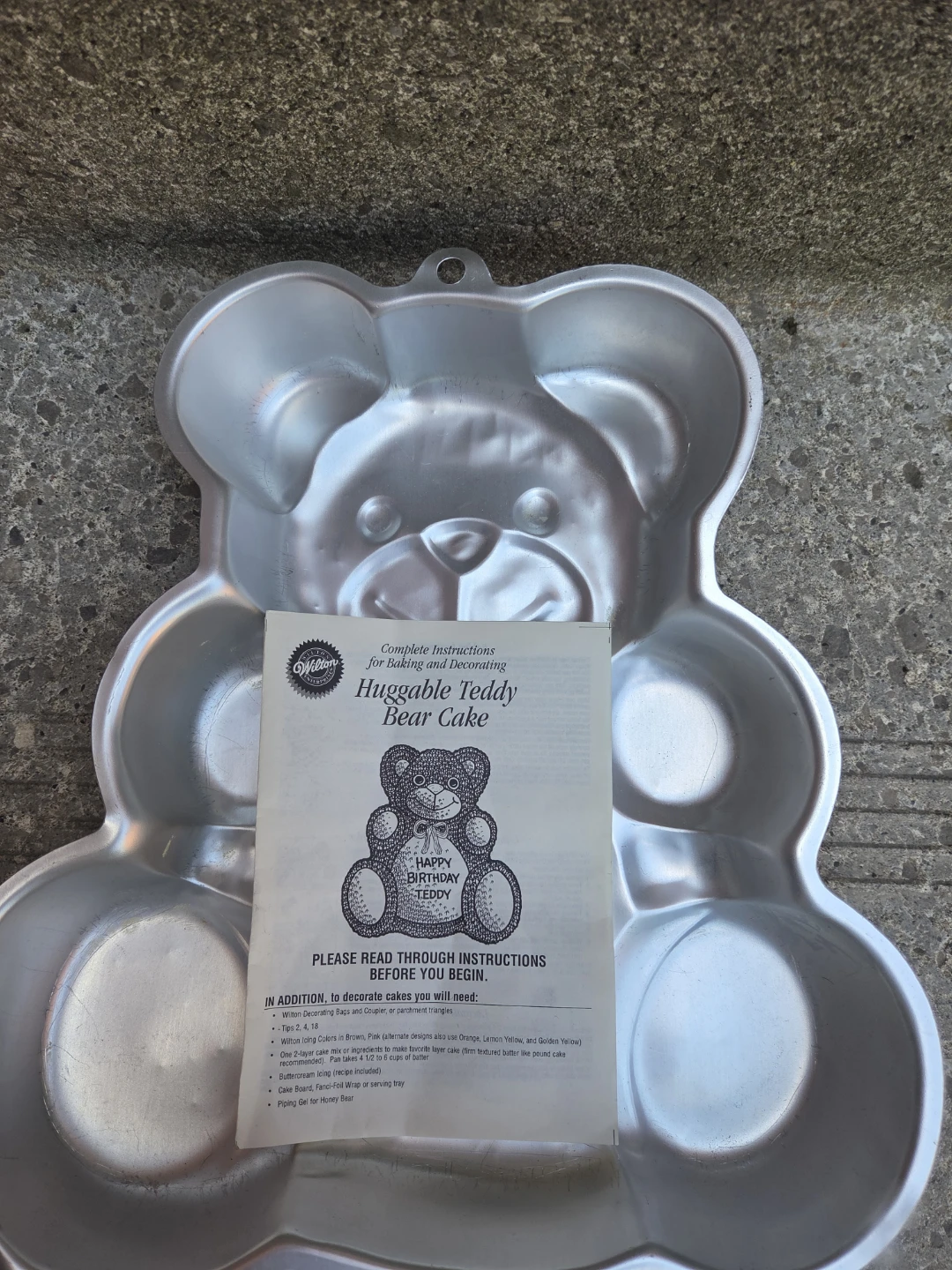 Wilton Huggable Teddy Bear Cake Pan with Instructions - photo 3