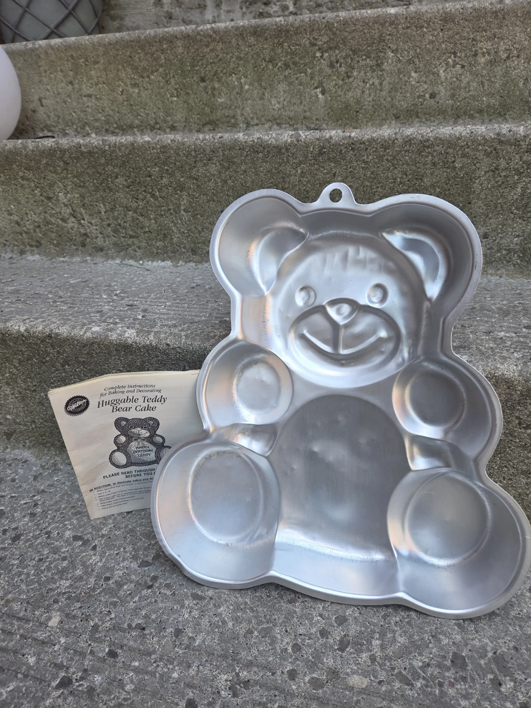 Wilton Huggable Teddy Bear Cake Pan with Instructions - photo 4