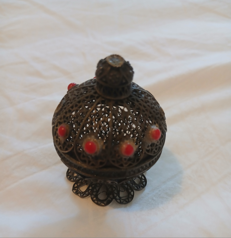 Vintage Filigree Silver Trinket Box with Red Stones - photo 2
