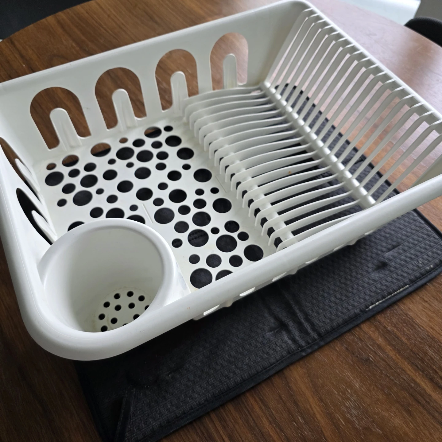 White Plastic Dish Drying Rack with Cutlery Holder