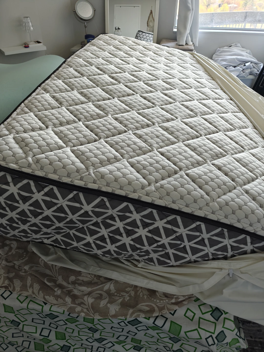 Queen Size Hybrid Mattress with Protector - photo 3
