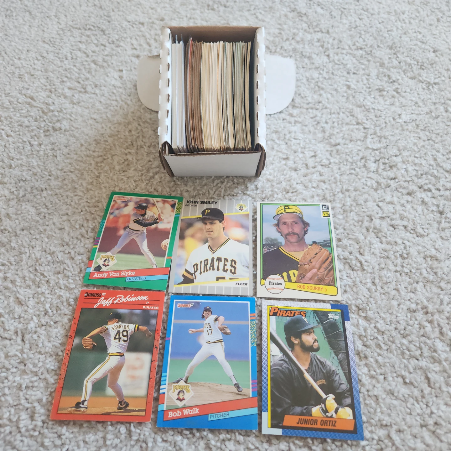 Pittsburgh Pirates, 100 Baseball Cards Team lot - photo 4