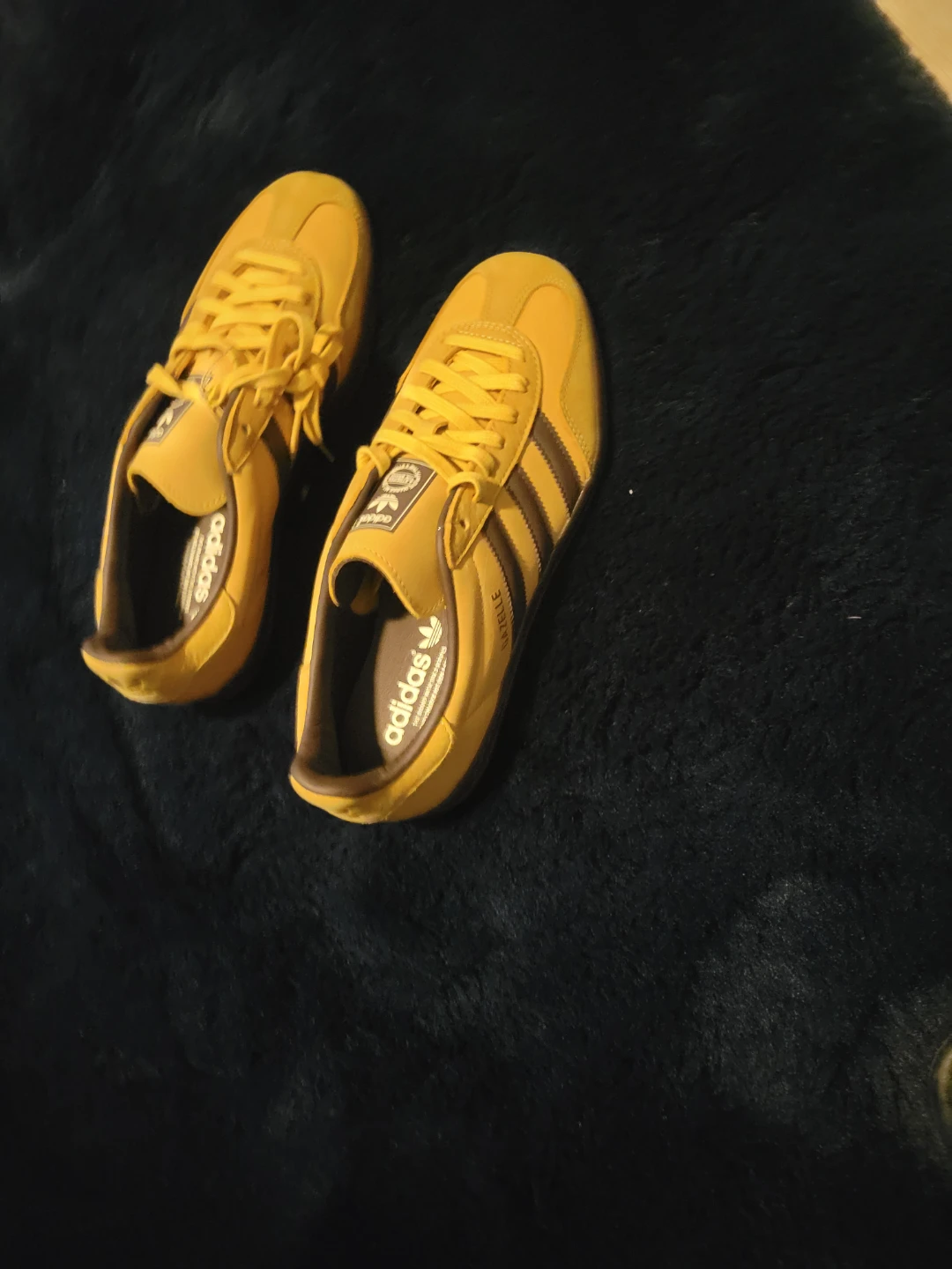 NEW ADIDAS GAZELLE  8.5.  GUM BOTTOM - photo 3