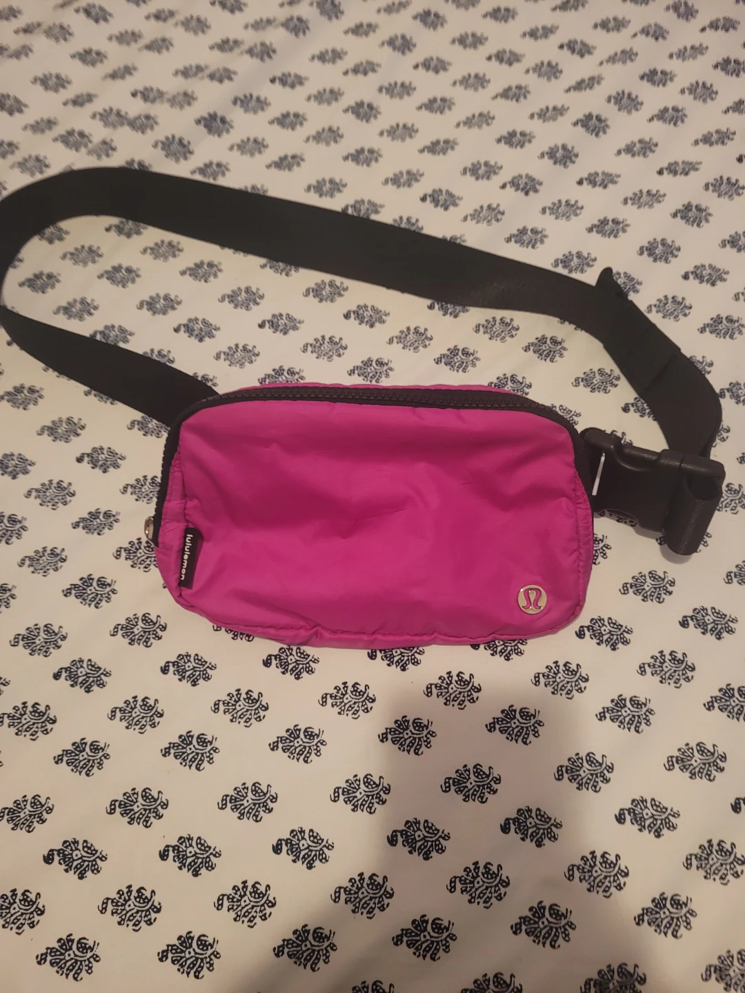 Lululemon Everywhere Belt Bag - Pink