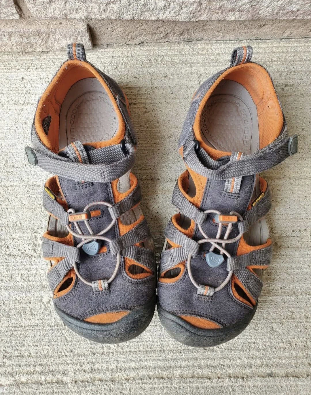Keen washable sandals in youth size 6. Pick up in Kitchener, $25