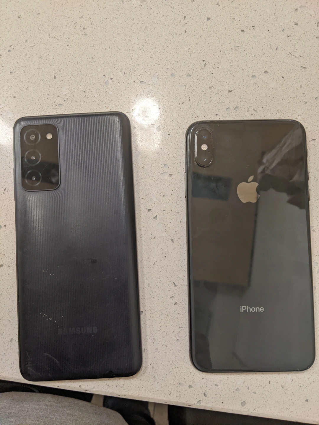 Samsung Galaxy A03 32GB and iPhone XS 64 GB locked smartphones - photo 2