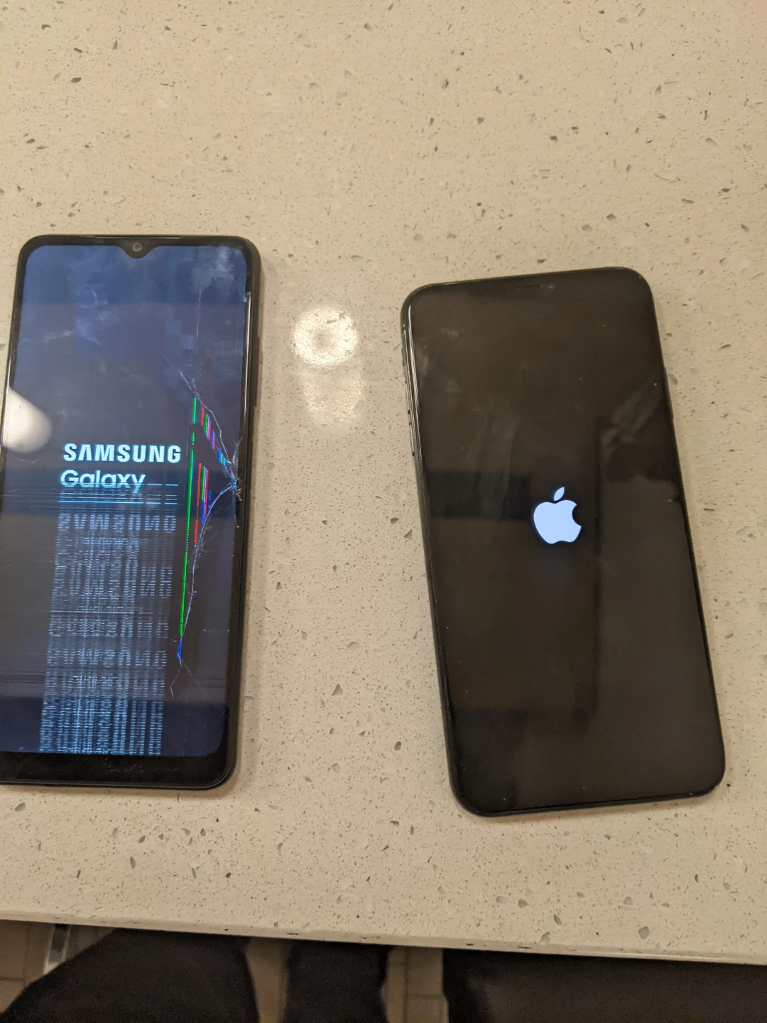 Samsung Galaxy A03 32GB and iPhone XS 64 GB locked smartphones - photo 3