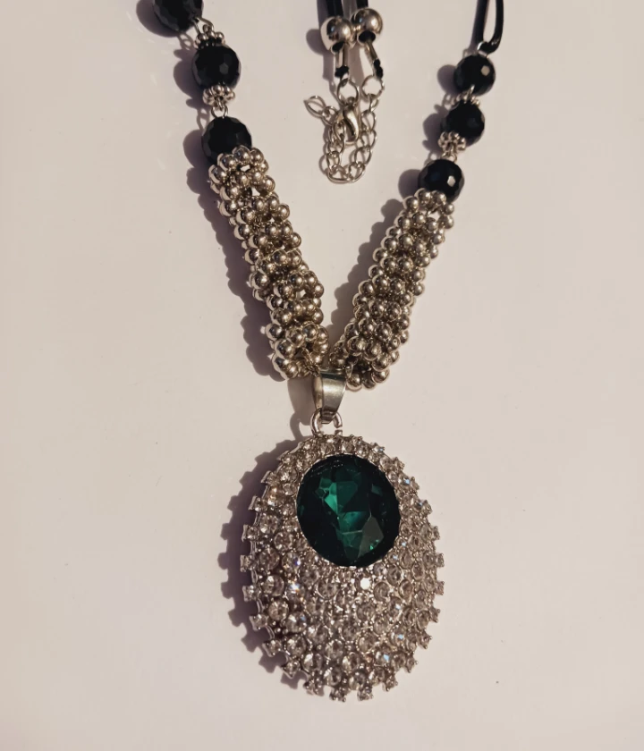 New !! Silver & Green Gemstone Pendant Necklace