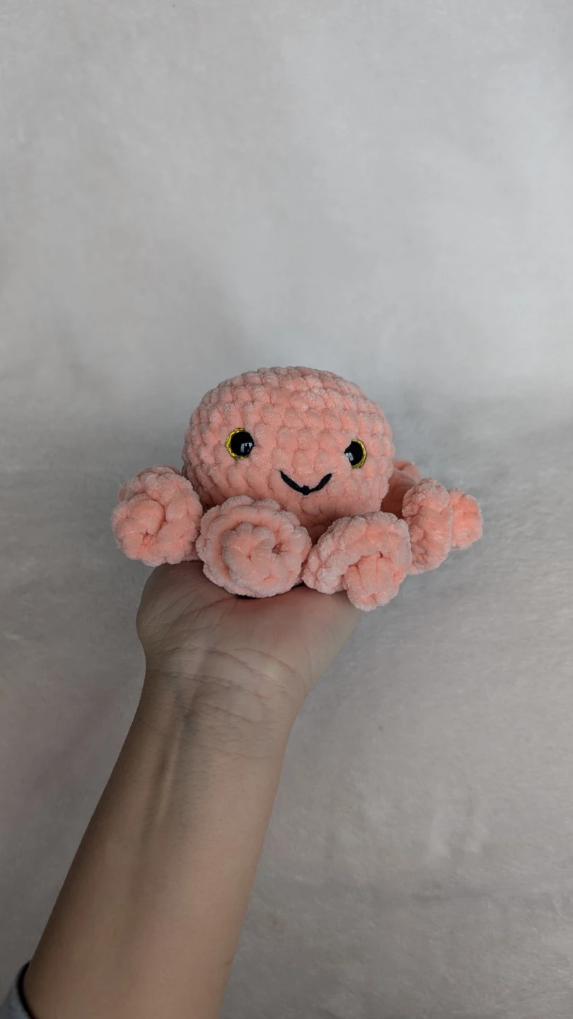 Crocheted octopus Plushie with hearts - photo 4