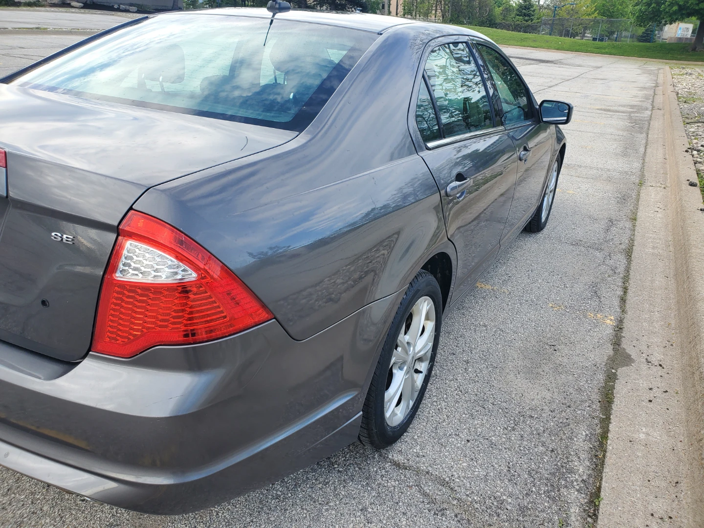 2012 Ford Fusion SE Sedan - photo 4